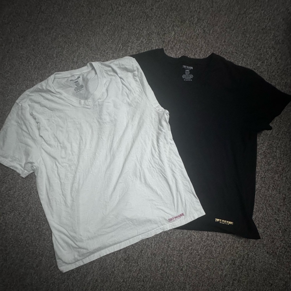 True Religion v neck t-shirts  (L)